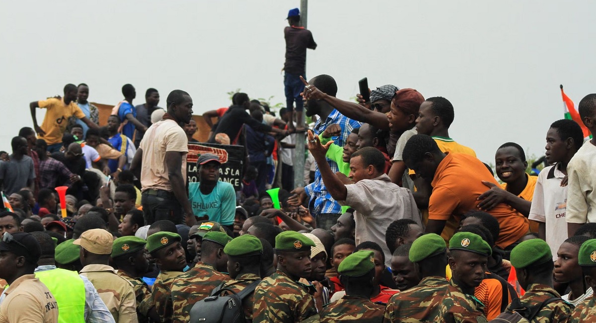 Thousands Protest In Niger Demanding Withdrawal Of French Forces After ...